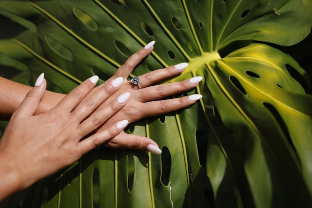 Semi-permanent : nos astuces pour garder des ongles impeccables entre deux visites à l’institut beauté Arvert